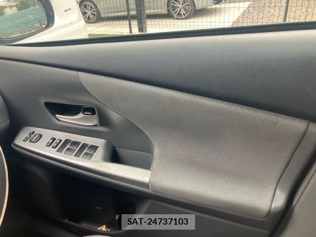 Toyota PRIUS ALPHA 2011-09 8831204-16