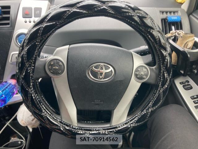 Toyota PRIUS ALPHA 2011-12 8831205-14