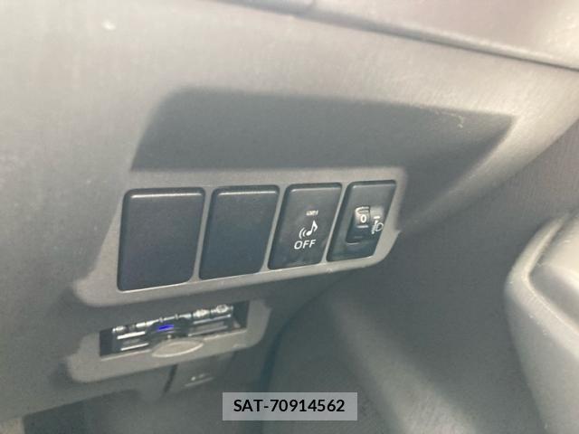 Toyota PRIUS ALPHA 2011-12 8831205-15