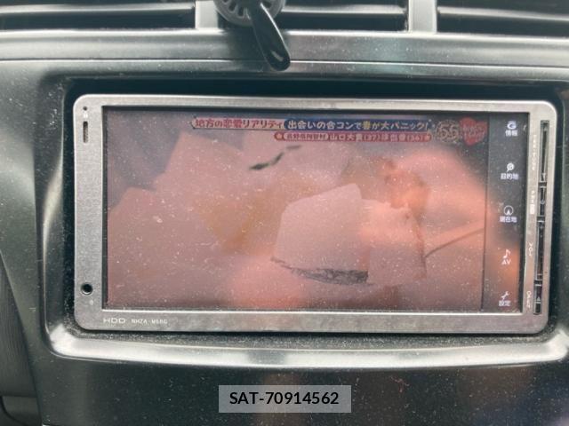 Toyota PRIUS ALPHA 2011-12 8831205-20