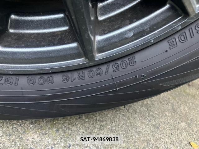 Toyota PRIUS ALPHA 2014-03 8850424-7