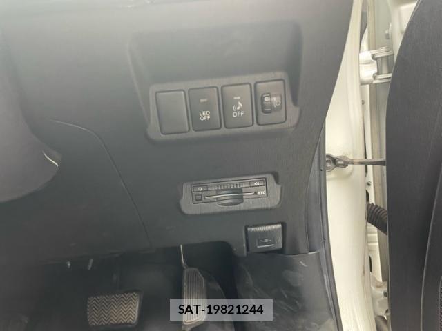 Toyota PRIUS ALPHA 2016-03 8849891-12