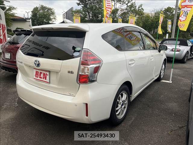 Toyota PRIUS ALPHA 2015-02 8850422-1