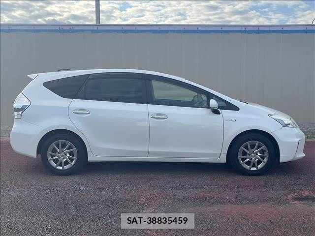 Toyota PRIUS ALPHA 2014-03 8871869-15