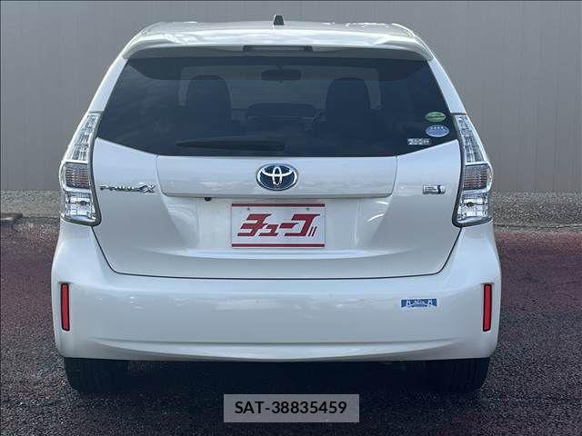 Toyota PRIUS ALPHA 2014-03 8871869-19