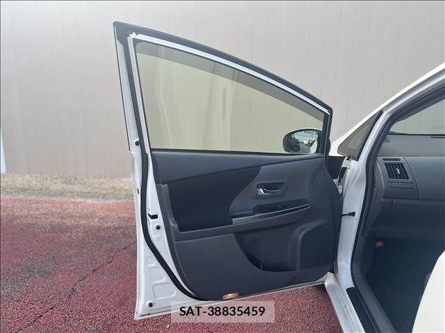 Toyota PRIUS ALPHA 2014-03 8871869-21