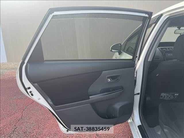 Toyota PRIUS ALPHA 2014-03 8871869-22