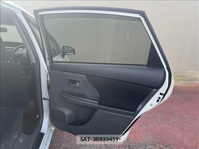 Toyota PRIUS ALPHA 2014-03 8871869-24