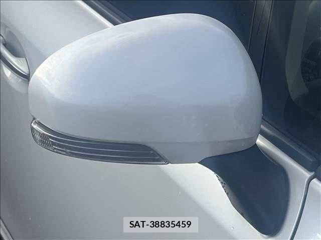 Toyota PRIUS ALPHA 2014-03 8871869-2