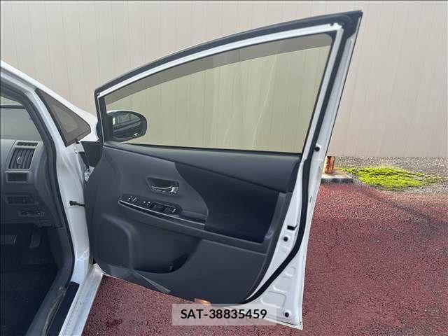 Toyota PRIUS ALPHA 2014-03 8871869-29