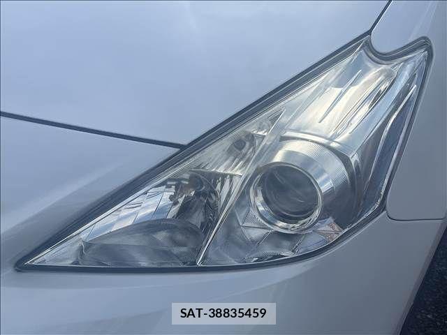 Toyota PRIUS ALPHA 2014-03 8871869-4