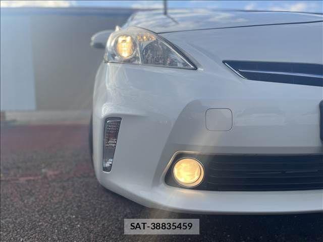 Toyota PRIUS ALPHA 2014-03 8871869-8