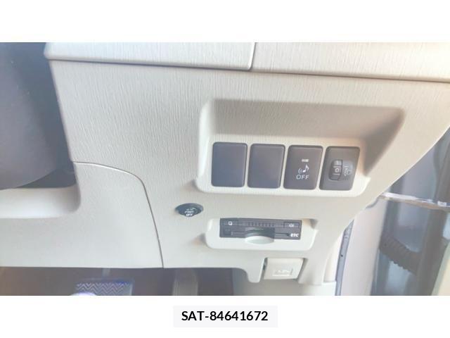 Toyota PRIUS ALPHA 2013-07 8871868-14