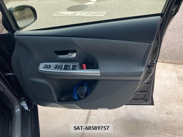 Toyota PRIUS ALPHA 2012-06 8881696-13