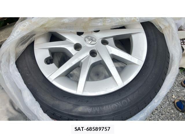 Toyota PRIUS ALPHA 2012-06 8881696-6