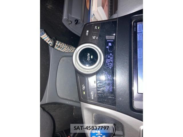 Toyota PRIUS ALPHA 2013-12 8881703-13