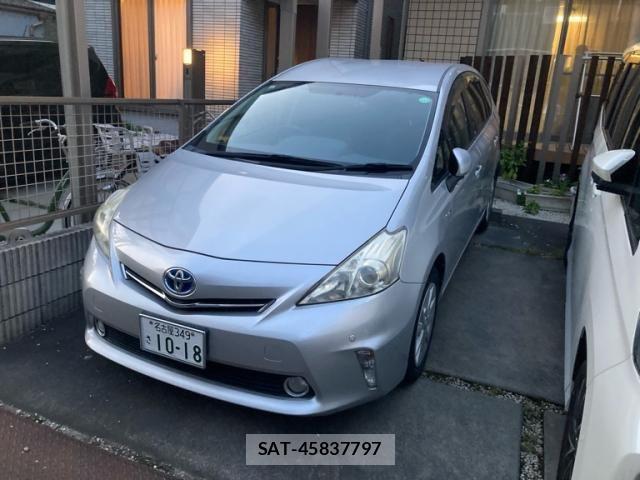 Toyota PRIUS ALPHA 2013-12 8881703-1