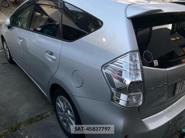 Toyota PRIUS ALPHA 2013-12 8881703-3
