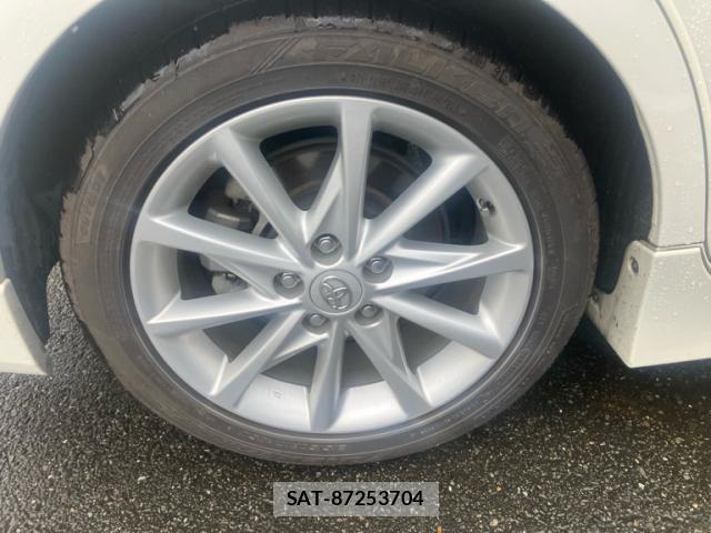 Toyota PRIUS ALPHA 2013-01 8881708-12