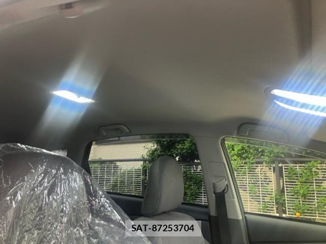Toyota PRIUS ALPHA 2013-01 8881708-18