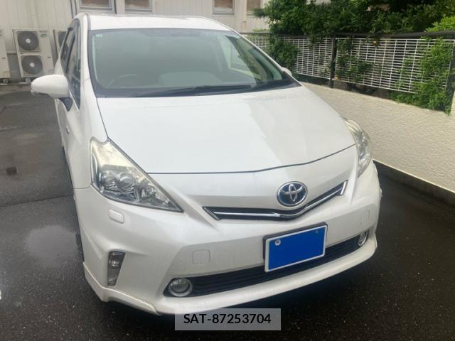 Toyota PRIUS ALPHA 2013-01 8881708-1