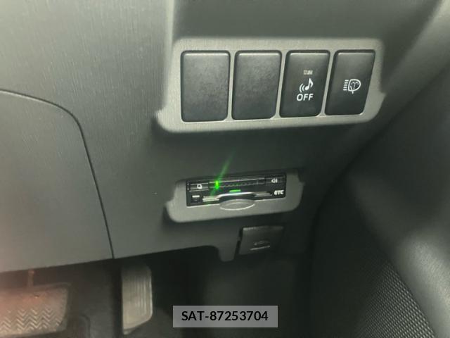 Toyota PRIUS ALPHA 2013-01 8881708-25