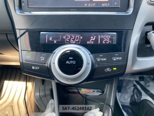 Toyota PRIUS ALPHA 2012-01 8881706-17