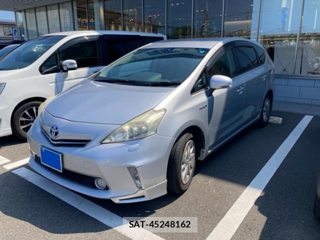 Toyota PRIUS ALPHA 2012-01 8881706-1