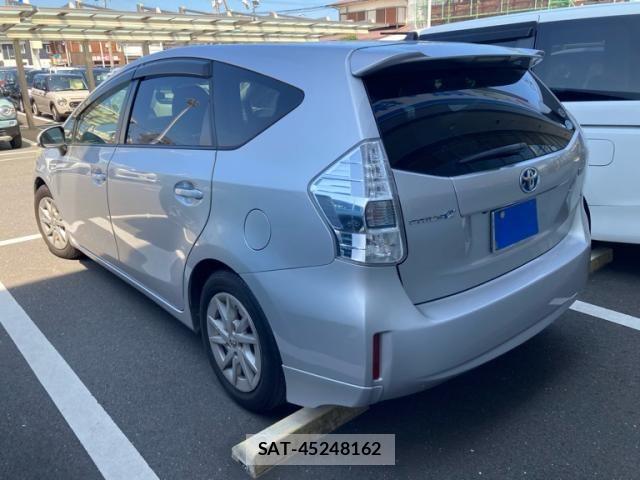 Toyota PRIUS ALPHA 2012-01 8881706-2