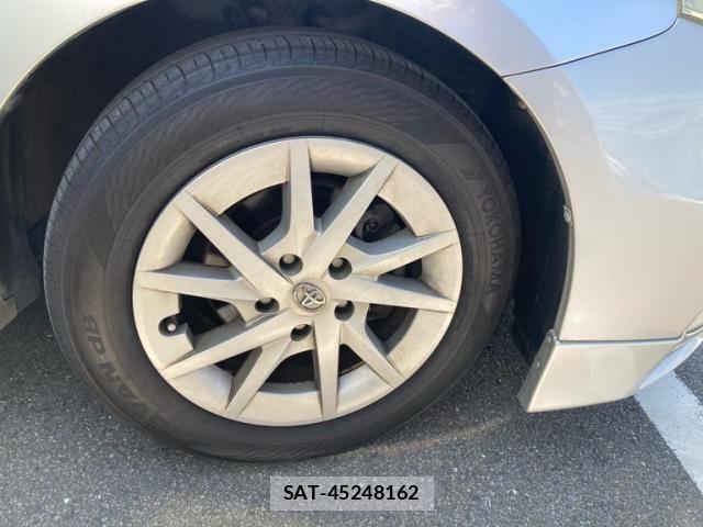 Toyota PRIUS ALPHA 2012-01 8881706-5