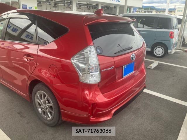 Toyota PRIUS ALPHA 2013-03 8881707-11