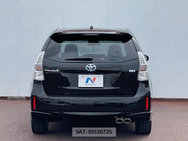 Toyota PRIUS ALPHA 2011-11 8881701-14