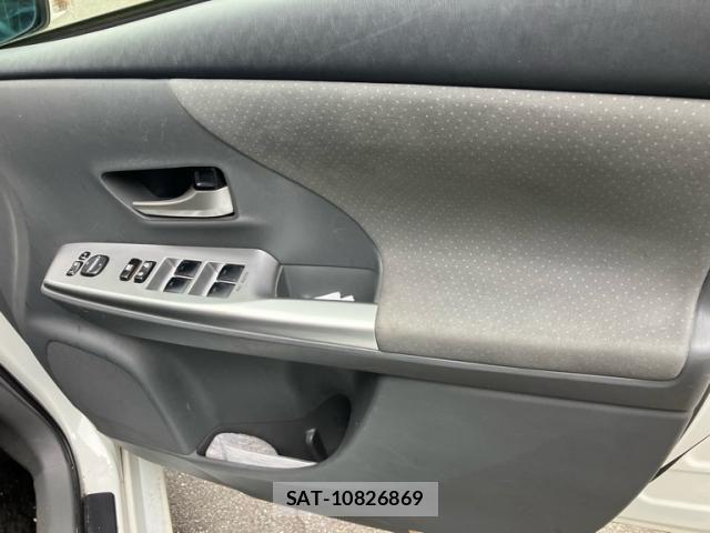 Toyota PRIUS ALPHA 2013-08 8881709-15
