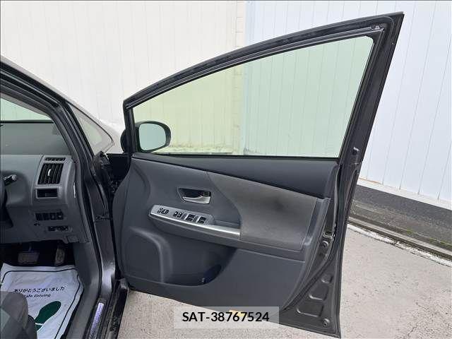 Toyota PRIUS ALPHA 2012-04 8881691-17
