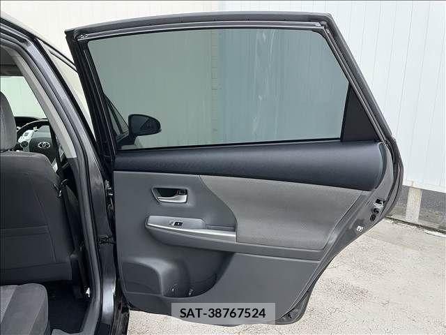 Toyota PRIUS ALPHA 2012-04 8881691-19