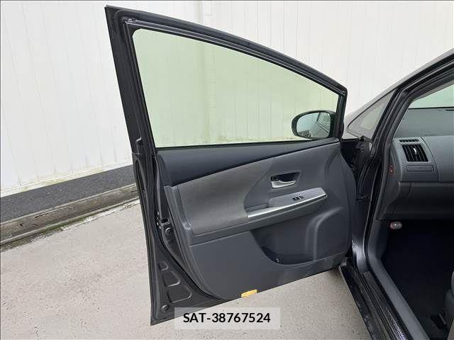 Toyota PRIUS ALPHA 2012-04 8881691-21