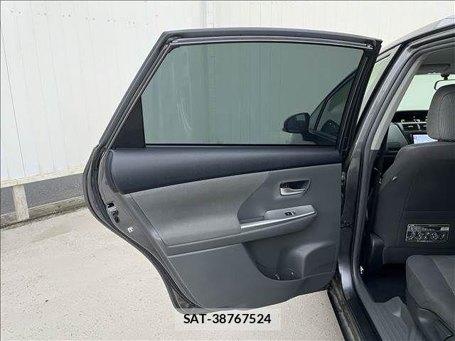 Toyota PRIUS ALPHA 2012-04 8881691-23