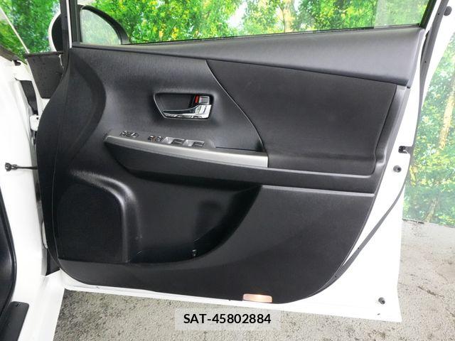 Toyota PRIUS ALPHA 2015-12 8881689-22