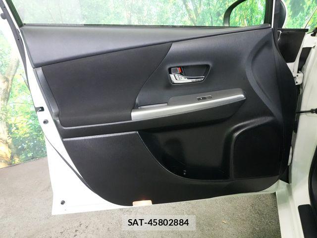 Toyota PRIUS ALPHA 2015-12 8881689-24