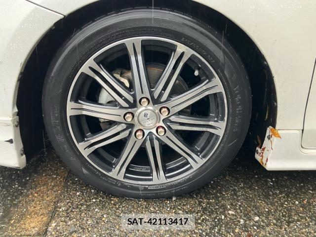 Toyota PRIUS ALPHA 2012-04 8881702-20