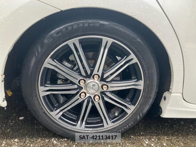 Toyota PRIUS ALPHA 2012-04 8881702-21