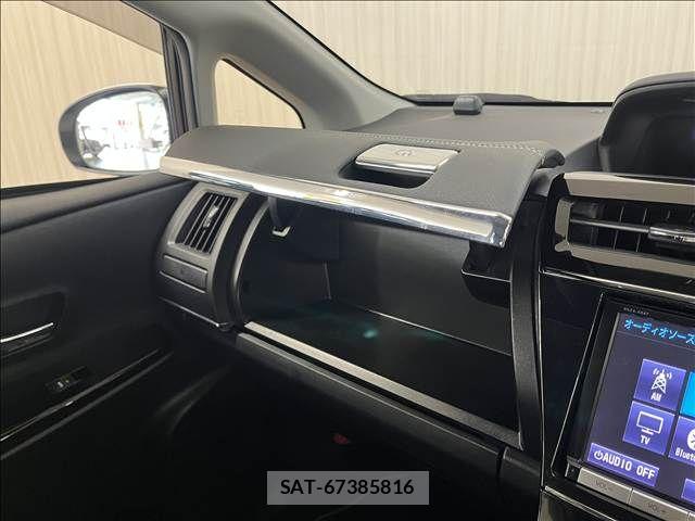 Toyota PRIUS ALPHA 2016-01 8881686-29