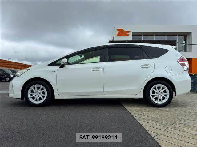Toyota PRIUS ALPHA 2015-01 8881692-10