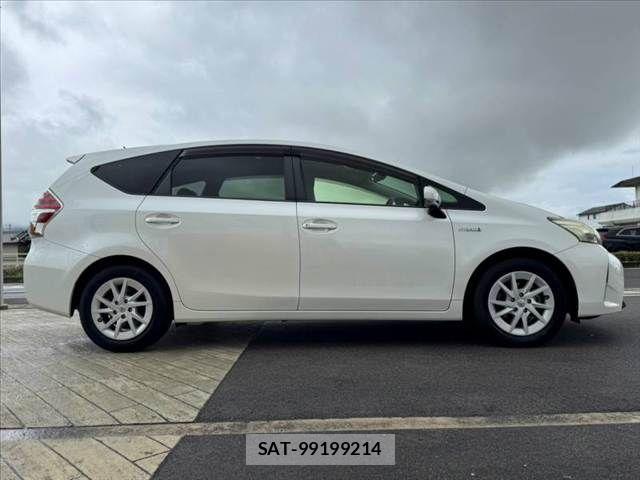 Toyota PRIUS ALPHA 2015-01 8881692-11