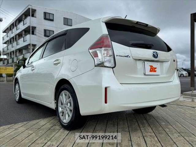 Toyota PRIUS ALPHA 2015-01 8881692-12