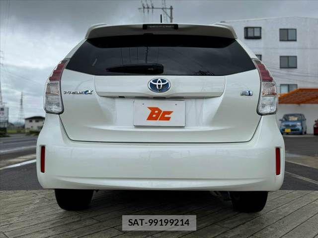 Toyota PRIUS ALPHA 2015-01 8881692-13