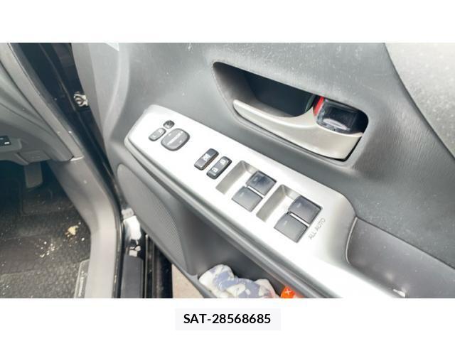 Toyota PRIUS ALPHA 2011-11 8881711-10
