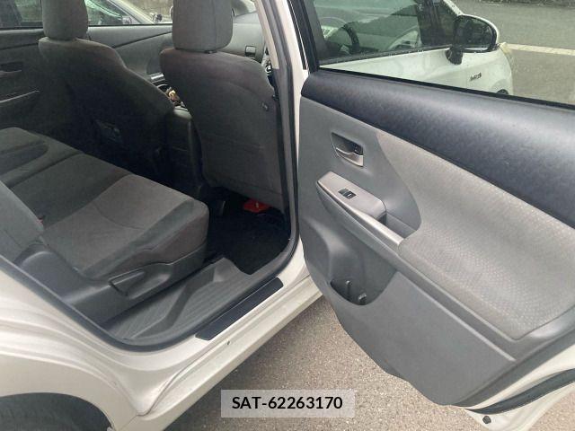 Toyota PRIUS ALPHA 2013-03 8881695-12