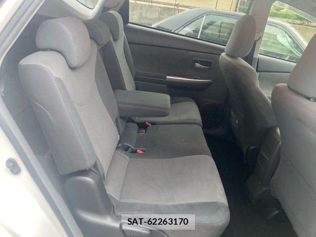 Toyota PRIUS ALPHA 2013-03 8881695-13