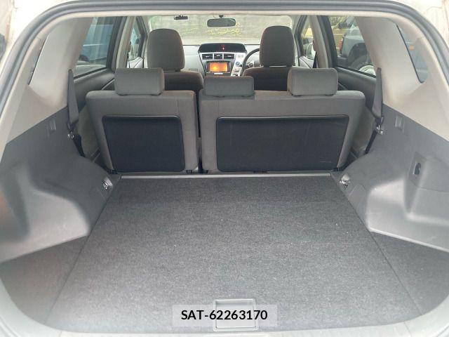 Toyota PRIUS ALPHA 2013-03 8881695-14